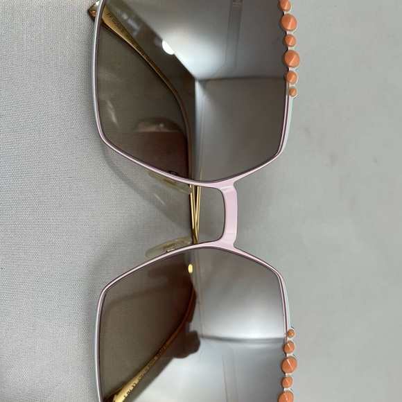 FENDI SUNGLASSES! - Picture 8 of 12